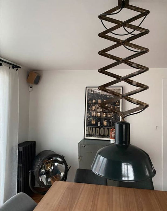 Lampe ciseaux a pantographe accordeon Hongrie Suspension Miz Industrial