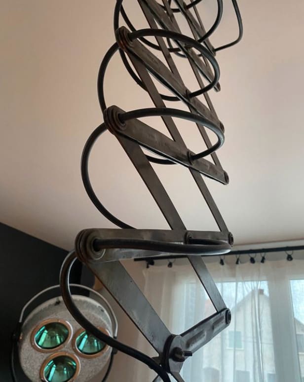 Lampe ciseaux a pantographe accordeon Hongrie Suspension Miz Industrial