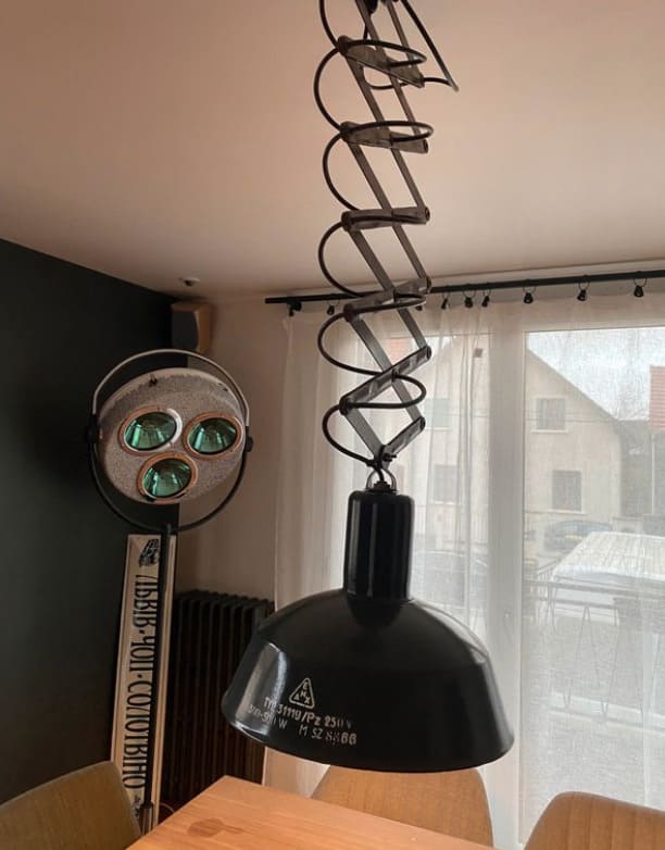 Lampe ciseaux a pantographe accordeon Hongrie Suspension Miz Industrial