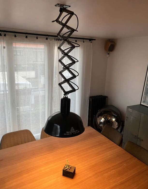 Lampe ciseaux a pantographe accordeon Hongrie Suspension Miz Industrial