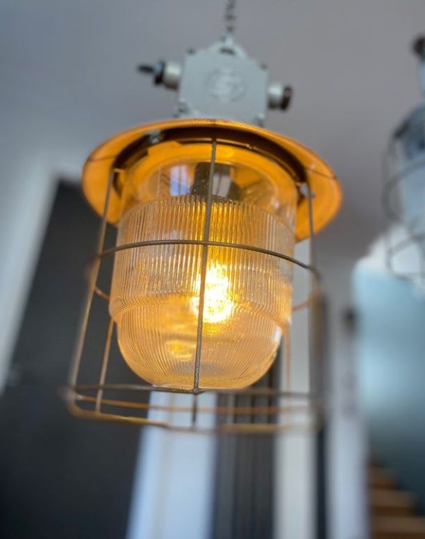 Lampe industrielle de chez Elektrosvit - Ex Tchécoslovaquie 🇨🇿 Suspensions Miz Industrial