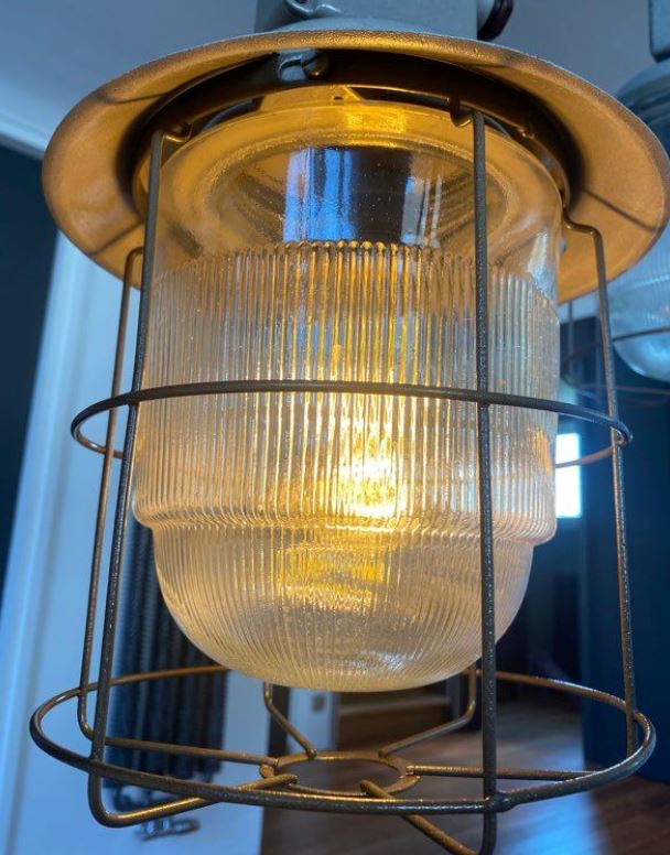 Lampe industrielle de chez Elektrosvit - Ex Tchécoslovaquie 🇨🇿 Suspensions Miz Industrial