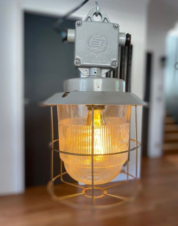 Lampe industrielle de chez Elektrosvit - Ex Tchécoslovaquie 🇨🇿 Suspensions Miz Industrial