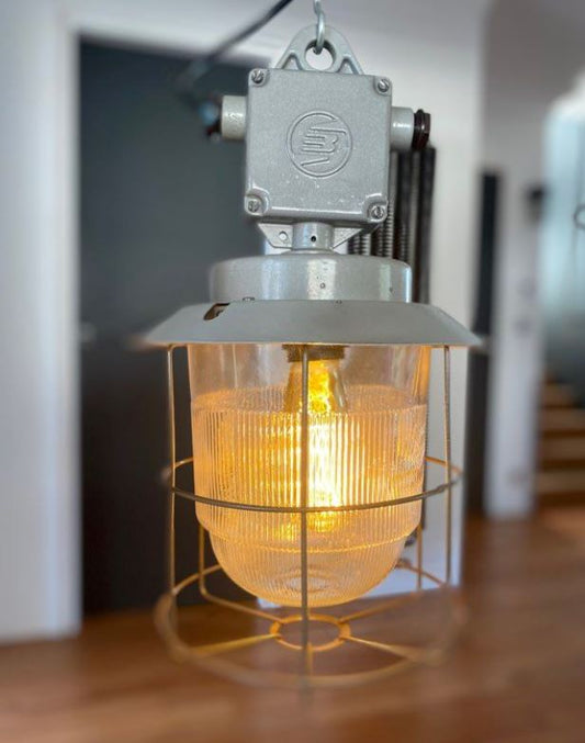 Lampe industrielle de chez Elektrosvit - Ex Tchécoslovaquie 🇨🇿 Suspensions Miz Industrial 