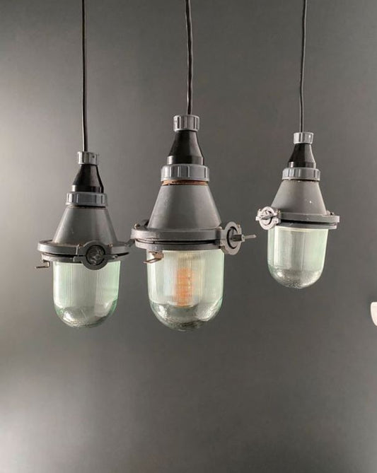 Lampe industrielle soviétique NSP11-100 - verre strié Suspensions Miz Industrial 