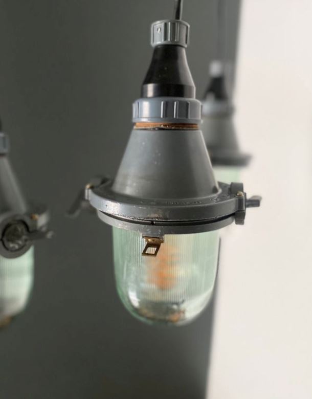 Lampe industrielle soviétique NSP11-100 - verre strié Suspensions Miz Industrial 